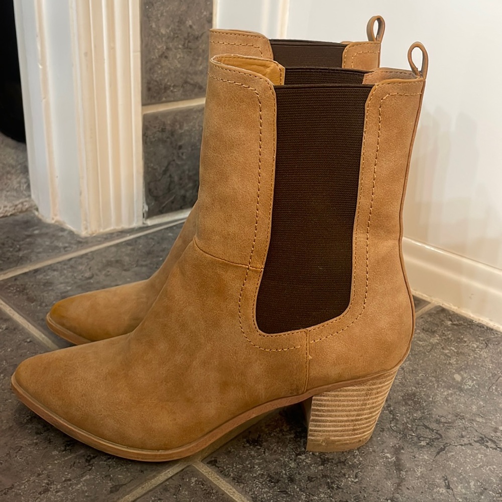 DV Dolce Vita Women's Freeda Ankle Boot size 10